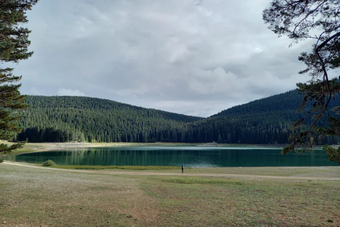Crno jezero (See) im Durmitor-Nationalpark in Montenegro