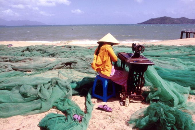 Bild: Fischernetz-Reparatur, Vietnam