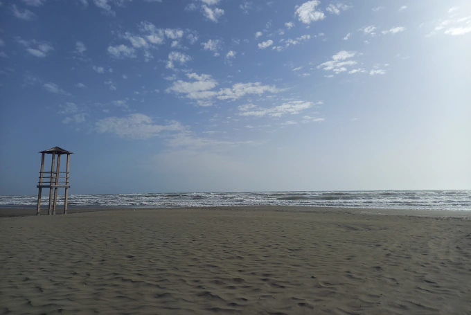 Der lange Sandstrand Velika Plaža bei Ulcinj in Montenegro