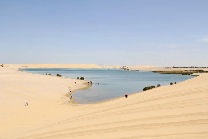 Magischer See im Naturschutzgebiet Wadi El Rayan in der Oase Fayoum, Ägypten