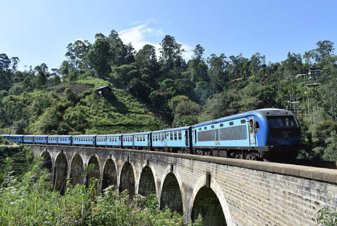 Zug von Nuwaraeliya nach Ella in Sri Lanka.