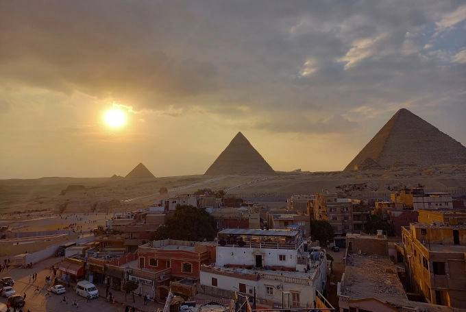 Bild: Nadja Moussa, Ventus Reisen Pyramiden von Gizeh bei Sonnenuntergang nahe Kairo in Ägypten