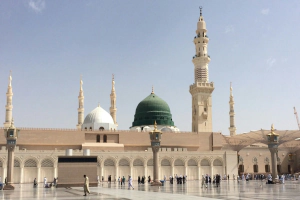 Al-Masjid an-Nabawi mit Grüner Kuppel in Medina, Saudi-Arabien.