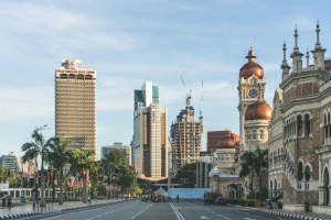 Merdeka Square mit Sultan Abdul Samad Building in Kuala Lumpur, Malaysia.