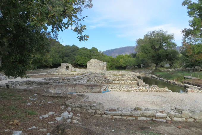 Ruinen des Trikonchos-Palastes im Nationalpark Butrint in Albanien.