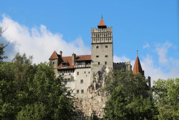Schloss Bran, auch Törzburg genannt, in Transsilvanien nahe Brașov in Rumänien.