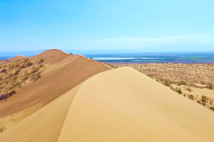 Singende Düne im Nationalpark Altyn-Emel in Kasachstan.