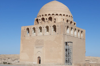 Historisches Sultan-Sandschar-Mausoleum in der antiken Oasenstadt Merw, Turkmenistan.